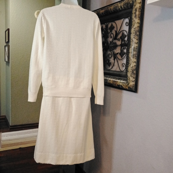 VTG Luxurious Givenchy Sport VTG Cream Knit Skirt Set-Sz L Sweater & Med Skirt - Picture 6 of 13